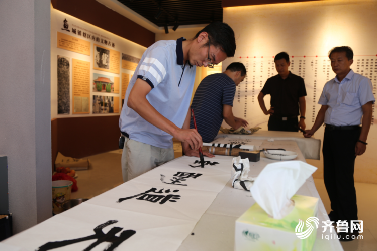 鱼台县首家文艺创作基地揭牌 挥毫泼墨，讴歌时代新篇章